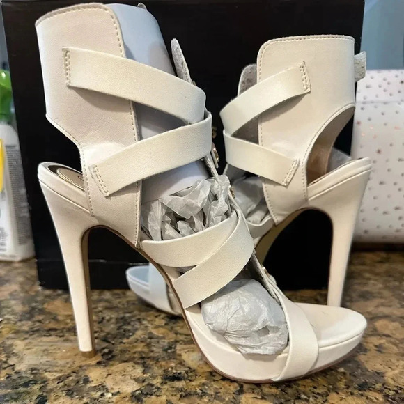 Scene Weaver White Strappy Heels NIB SZ 8 - Picture 2 of 8